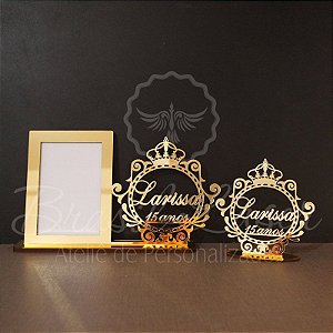 Kit Luxo Ouro! 1 Topo de Bolo Acrilico Espelhado Dourado 14 cm + 1 Porta Retrato com Brasão em Acrílico Espelhado Dourado