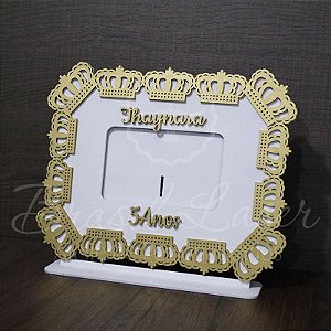 Porta Retrato Branco com Dourado foto 10cmx15cm Personalizado no nome e idade.