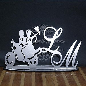 Topo De Bolo Casal de Noivos na Moto com 14cm (maior lado da peça) - Cor à Escolher