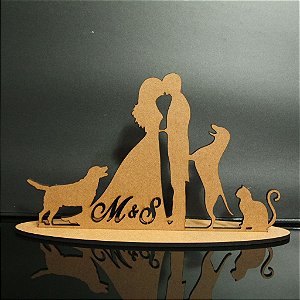 Topo De Bolo Casal com Cachorros e Gato - com 14cm (maior lado da peça) - Cor à Escolher