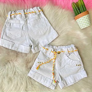 Short Jeans Branco com cinto colorido
