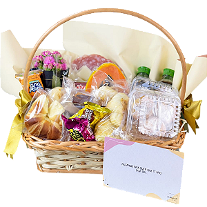 Cesta de Café da Manhã com frios , pães, chocolate e suco