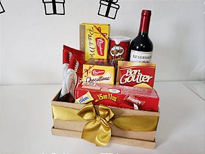 Caixa Natalina com Vinho, Petiscos e Chocolate