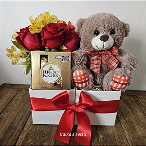 Box Rosas, pelúcia e chocolate