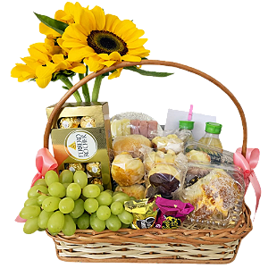 Cesta de Café da Manhã com frios , pães, chocolate, suco e girassol