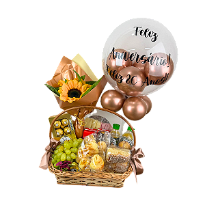 Cesta de Café da Manhã com frios , pães, chocolate, suco, girassol e Balão Personalizado