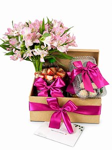 Caixa de Aniversário com Bouquet de Astromélia