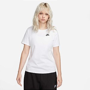 CAMISETA NIKE SPORTSWEAR CLUB ESSENTIALS FEMININA BRANCA