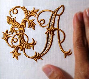 Matriz Bordado Alfabeto Clássico Dourado