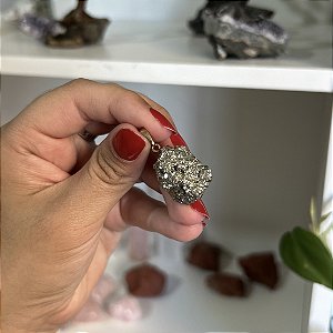 Pingente de Pirita banhado à Ouro