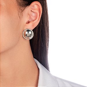 Brinco Botão Redondo em Prata com Acabamento Espelhado