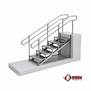 Escada Facility – Escada Inox Acessível para Piscinas em Aço Inox 316L | ABNT NBR 9050