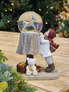 CENÁRIO NATALINO CRIANÇA COM GLOBO DE NEVE