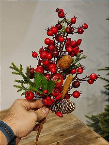 GALHO BERRY VERMELHO COM CANELA E FRUTINHAS  40CM