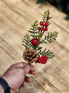 GALHO PICK BERRY VERMELHO COM PINHA 36CM