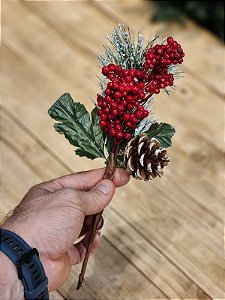 GALHO PICK BERRY VERMELHO NEVADO COM PINHA 25CM