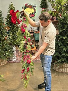 FESTÃO ARAMADO DECORADO COM BERRY PINHA E ROMÃ 1,50CM
