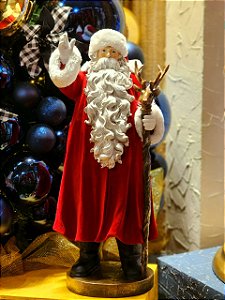 PAPAI NOEL DE LUXO COM CAJADO DE CERVO RESINA 64CM - PRÉ VENDA 2025
