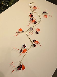 FESTÃO DECORATIVO ARAMADO DOURADO COM FLORES E PETALAS DE CRISTAL VERMELHO 1,50CM