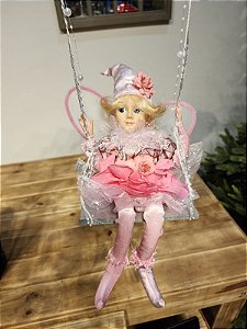 BONECA FADA NO BALANÇO A CORDA ROSA 70CM