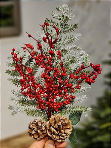 GALHO DECORATIVO BERRY COM PINHAS E FOLHAGENS VERMELHO 47CM