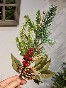 GALHO DECORATIVO FOLHAGENS COM PINHA E BERRY 50CM