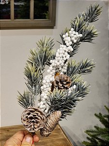 GALHO DECORATIVO PERMANENTE BERRY E PINHA 55CM