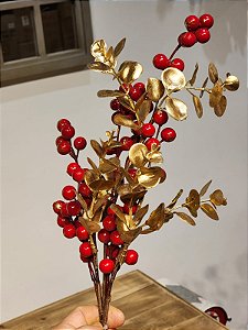 GALHO DECORATIVO BERRY VERMELHO COM FOLHAS DOURADO 53CM