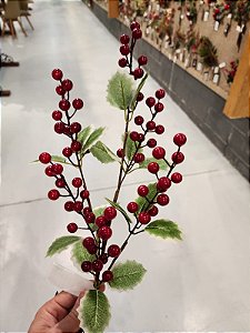 GALHO DECORATIVO BERRY VERMELHO COM FOLHAS 67CM