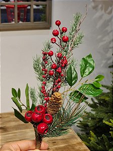 GALHO BERRY VERMELHO COM PINHA E FOLHAGENS 51CM