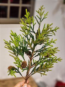 GALHO DECORATIVO PERMANENTE COM PINHA 59CM