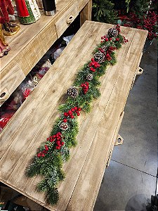 FESTÃO ARAMADO REALISTA EMBORRACHADO COM BERRY FOLHAS E PINHAS 1,50CM