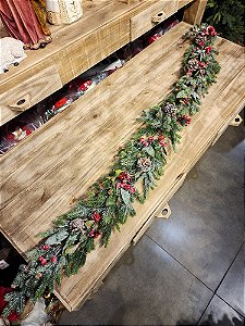 FESTÃO ARAMADO DECORADO COM BERRY E FOLHAGENS 1,80CM