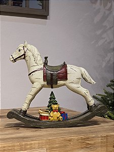PAPAI NOEL NO CAVALO EM RESINA 30CM