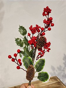 GALHO BERRY COM FOLHAGENS E PINHA 70CM