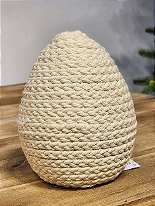 OVO DECORATIVO COM CORDA BEGE 13CM