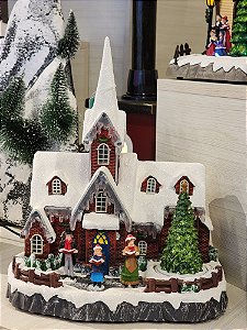 CENÁRIO VILA NATALINA IGREJA COM ÁRVORE E CORAL 31CM  - PRÉ VENDA 2025