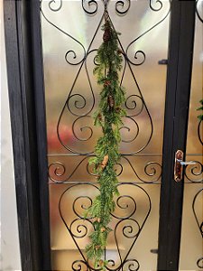 FESTÃO SUPER REALISTA EMBORRACHADO VERDE COM PINHAS 1,53CM