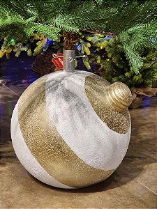 BASE PARA ÁRVORE DE NATAL BOLA DE NATAL BRANCA E DOURADA