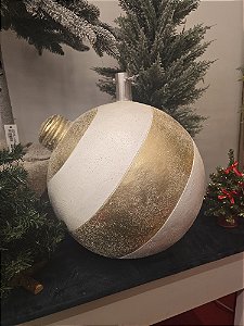 BASE PARA ÁRVORE DE NATAL BOLA DE NATAL BRANCA E DOURADA - PRÉ VENDA 2025