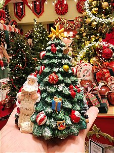 CENÁRIO PAPAI NOEL NA ÁRVORE A CORDA MUSICAL 16CM  - PRÉ VENDA 2025