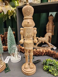 SOLDADO QUEBRA NOZES COM TAMBOR EM RESINA EFEITO MADEIRA 38CM - PRÉ VENDA 2025