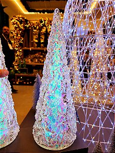 ÁRVORE DE ACRÍLICO IRIDESCENTE COM LED 35,5CM - PRÉ VENDA 2025