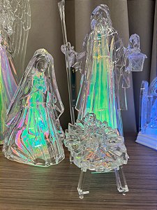 SAGRADA FAMÍLIA EM ACRÍLICO COM LED FURTA-COR 33CM - PRÉ VENDA 2025