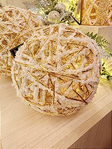 BOLA ARAMADA RATTAN BRANCO E CRÚ 25CM