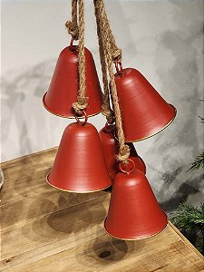 PENDENTE COM SINOS EM METAL VERMELHO 67,5CM