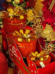 KIT DE PRESENTES EM METAL COM TAMPA VERMELHO E DOURADO COM 3 UNIDADES - PRÉ VENDA 2025