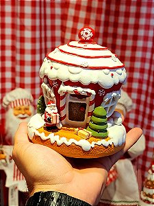CASINHA DE DOCES EM RESINA COM LED 13CM - PRÉ VENDA 2025