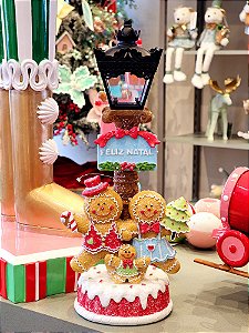 POSTE COM BONECOS GINGERBREAD EM RESINA COM LED - PRÉ VENDA 2025