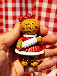 BONECA GINGERBREAD COZINHEIRA COM ROLO DE MASSAS - PRÉ VENDA 2025
